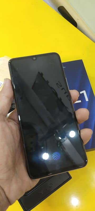 Vivo v21 8 128 with box charge 5