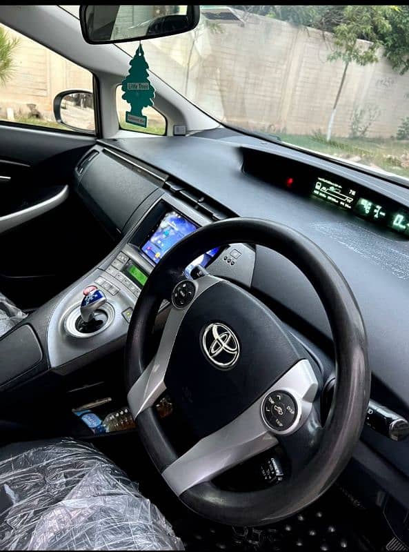 Toyota Prius 2013 S LED 1.8 7