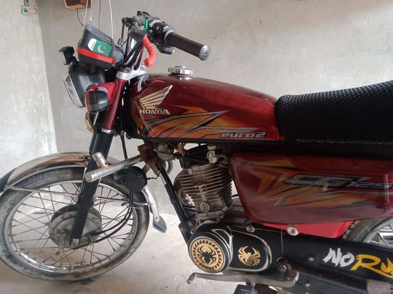 125 Honda 2021 model bilkul saaf condition WhatsApp num 0302/0033368 0