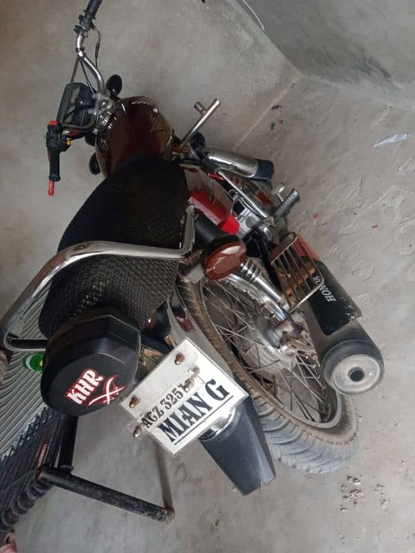 125 Honda 2021 model bilkul saaf condition WhatsApp num 0302/0033368 2