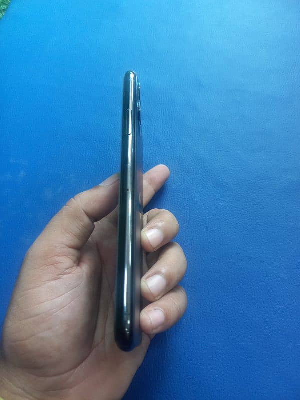 11 pro max bilkul clear phone all ok 4