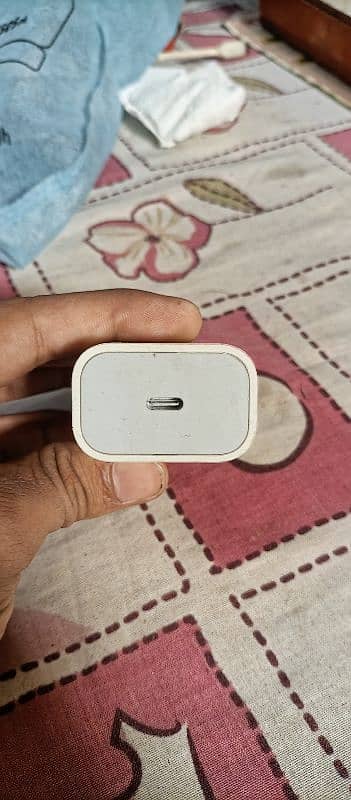 IPHONE ORIGINAL BOX CHARGER WITH CABLE 3