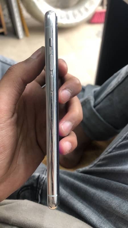 iphone 11 pro 2