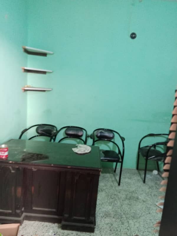 Office Sized 100 Square Feet In Gulistan-e-Jauhar - Block 17 4