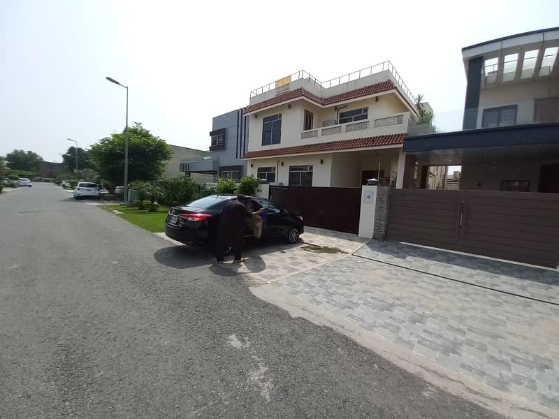 10 Marla Full Basement House For Sale in DHA Phase 5 10