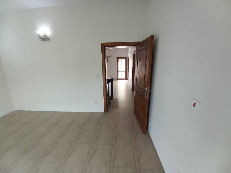 10 Marla Full Basement House For Sale in DHA Phase 5 17