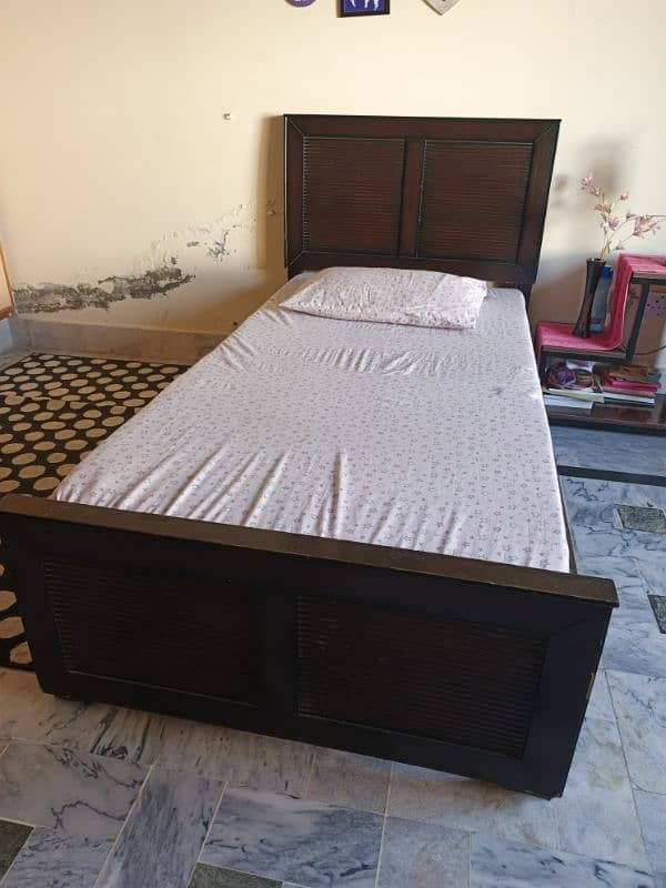 2 single beds with mattress 3