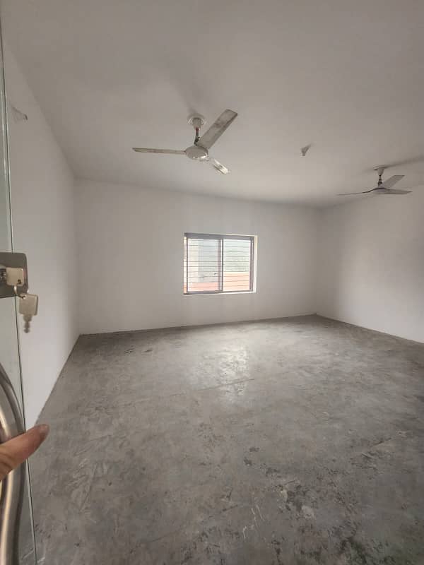 Kanal House Prime Location Gulberg3 1