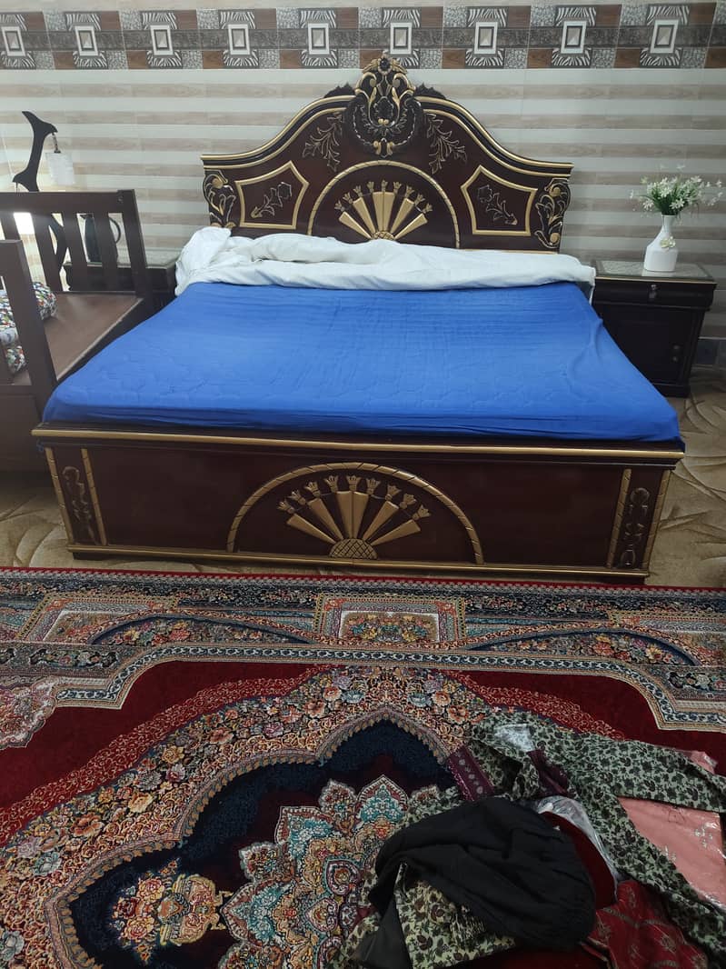 king size double bed+2 side tables+ dressing table 1