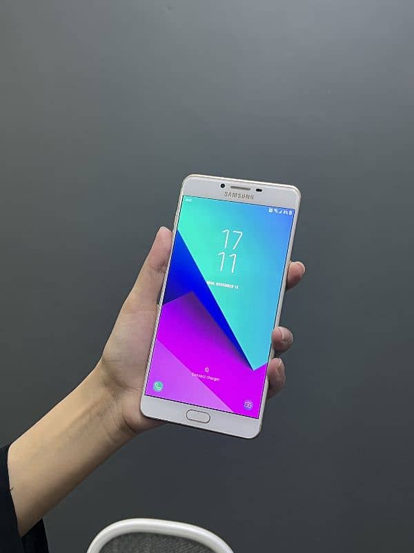 Samsung Galaxy C9 pro with 6 GM Ram 1