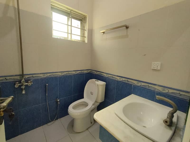 10 Marla House For Rent In Bahria Town 6