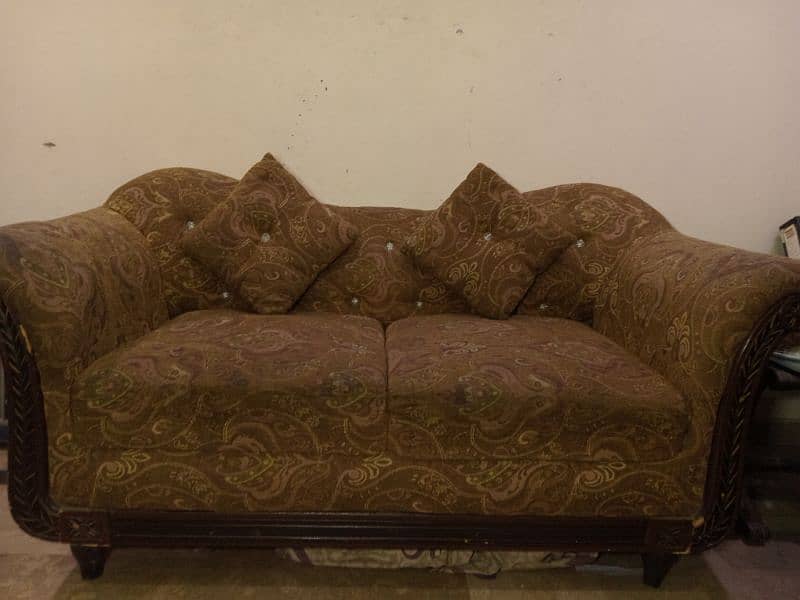 Best quality Original wooden sofa for sale in Best condition 0