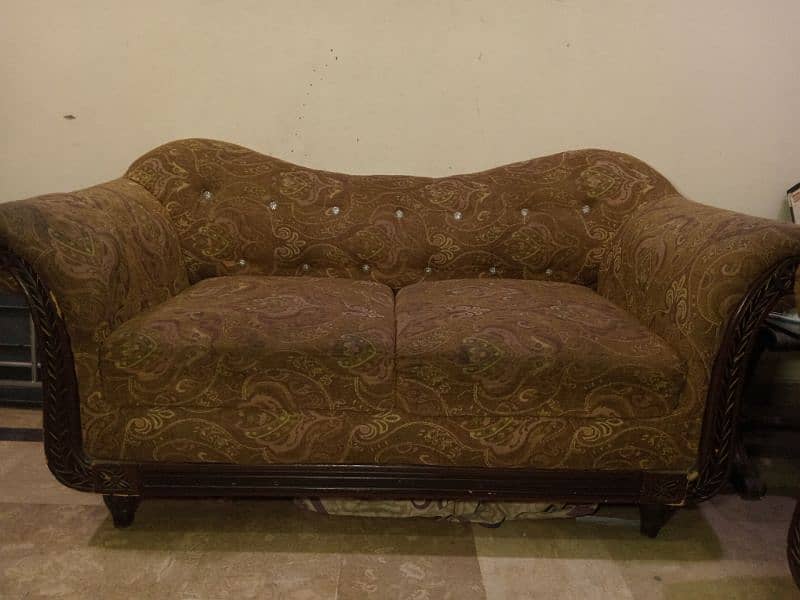 Best quality Original wooden sofa for sale in Best condition 1