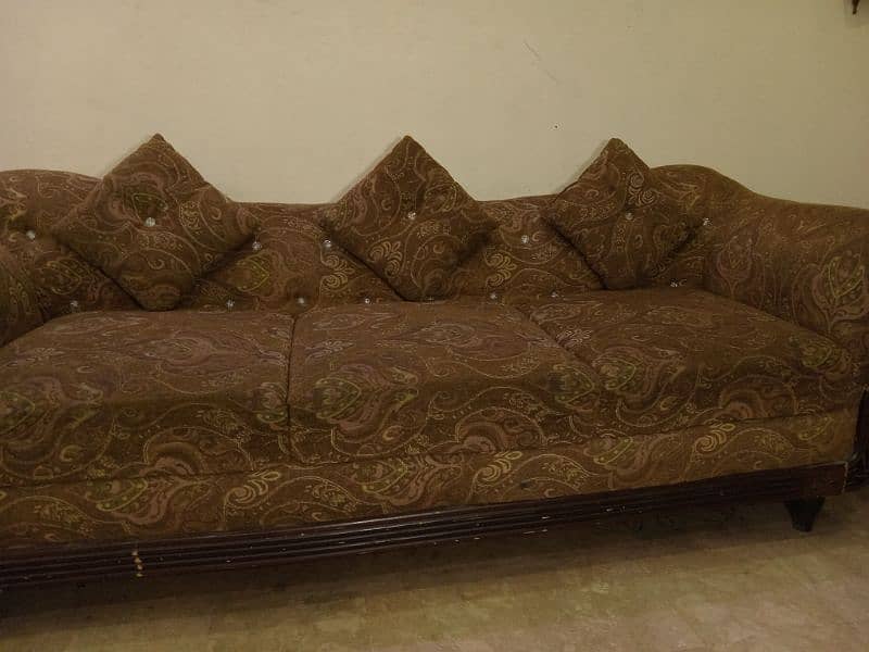 Best quality Original wooden sofa for sale in Best condition 2