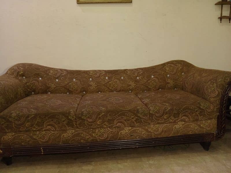 Best quality Original wooden sofa for sale in Best condition 3