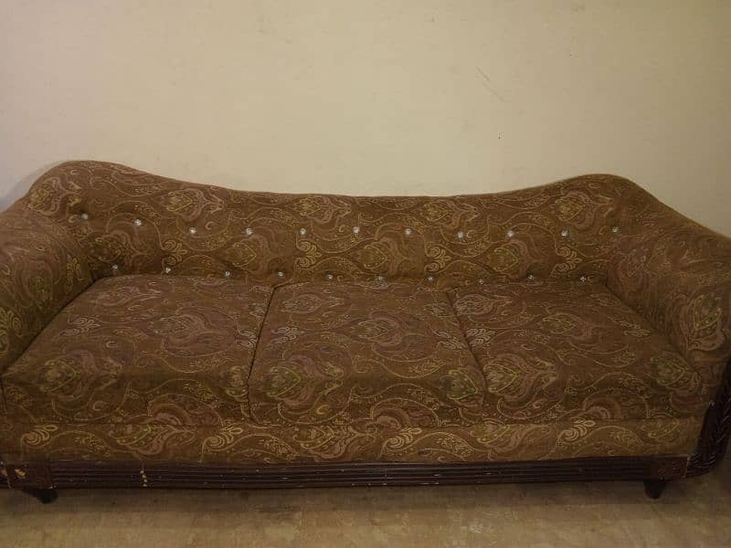 Best quality Original wooden sofa for sale in Best condition 4