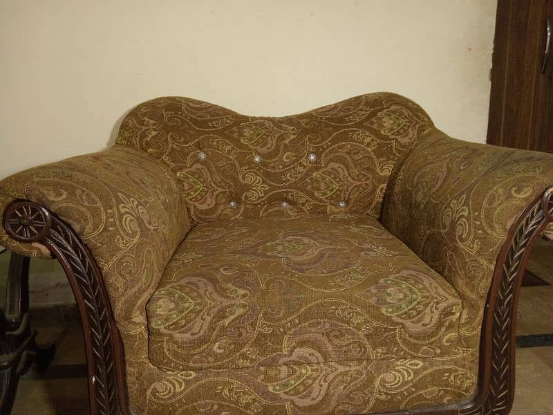 Best quality Original wooden sofa for sale in Best condition 6