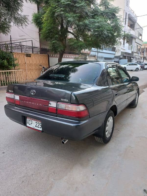 Toyota Corolla XE 2000 5