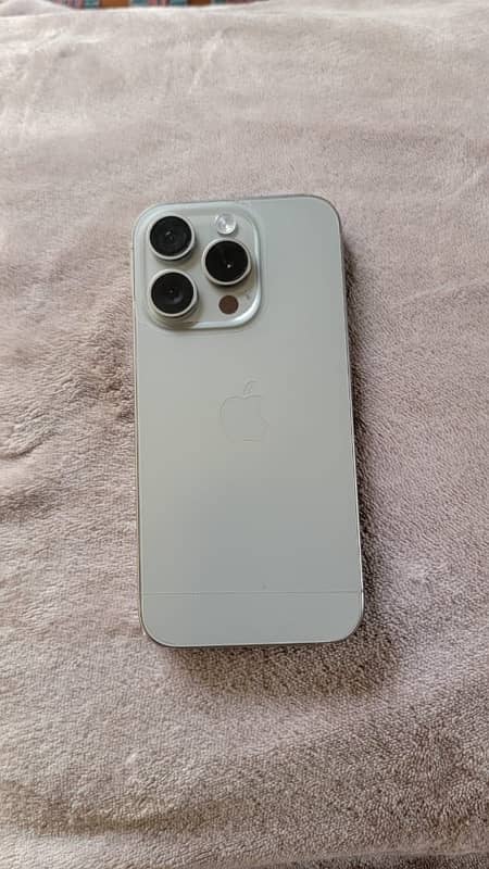 iPhone 15 Pro Natural Titanium JV 0