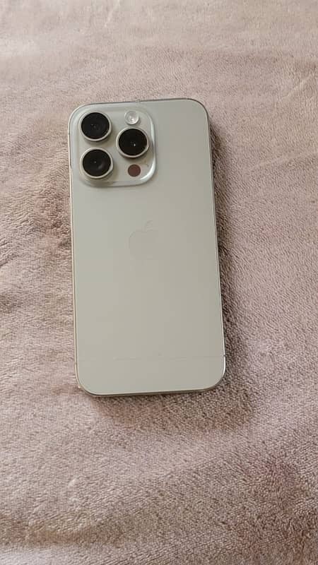 iPhone 15 Pro Natural Titanium JV 6