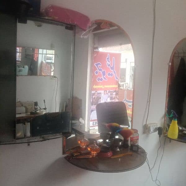 saloon mirror 1