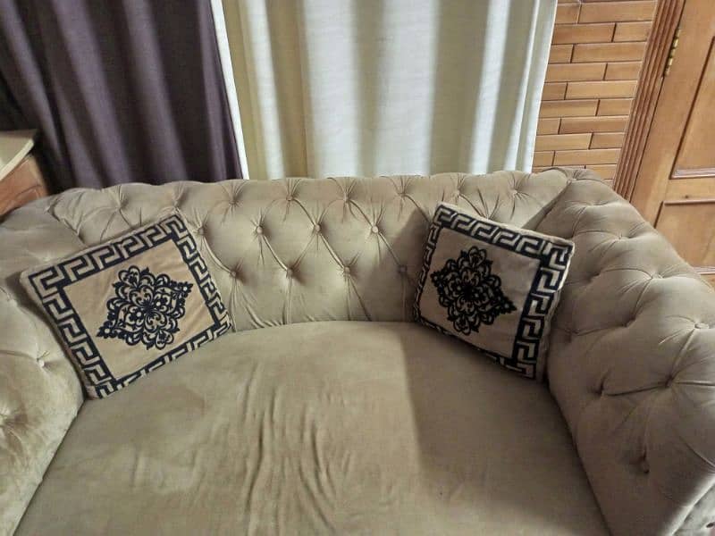 5 seater sofa with cushions 8