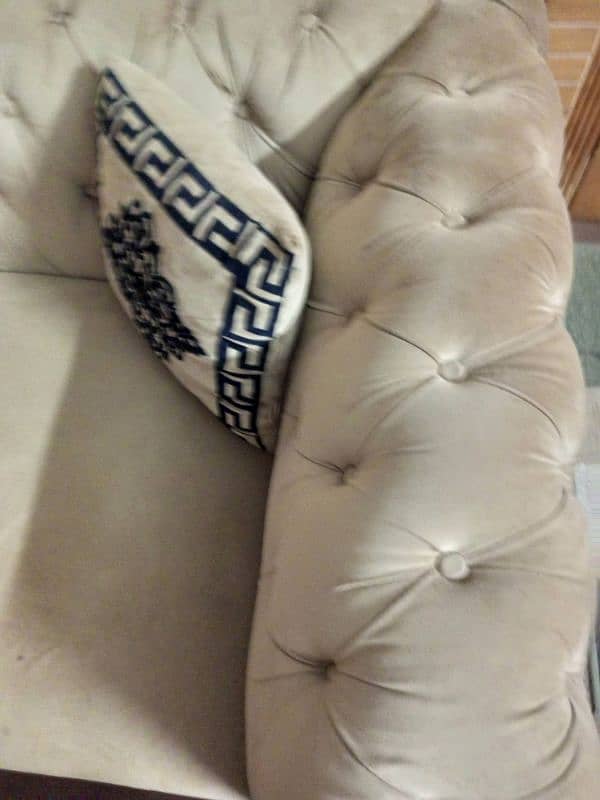 5 seater sofa with cushions 9