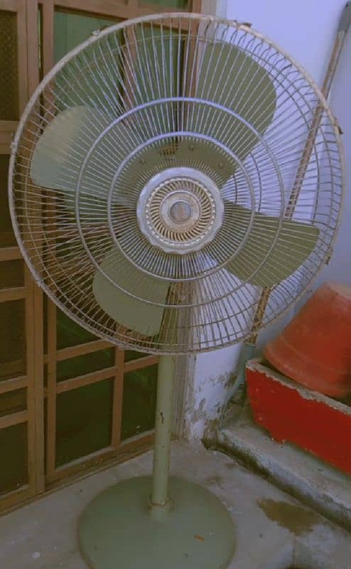 Gently used/brand new floor fan for sale. powerful and energy-Efficient 0