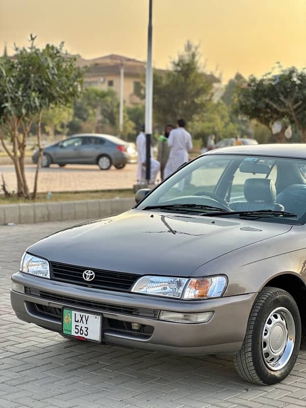 Toyota Corolla XE 2001 1