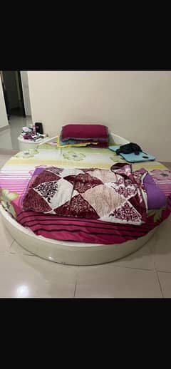 round  bed