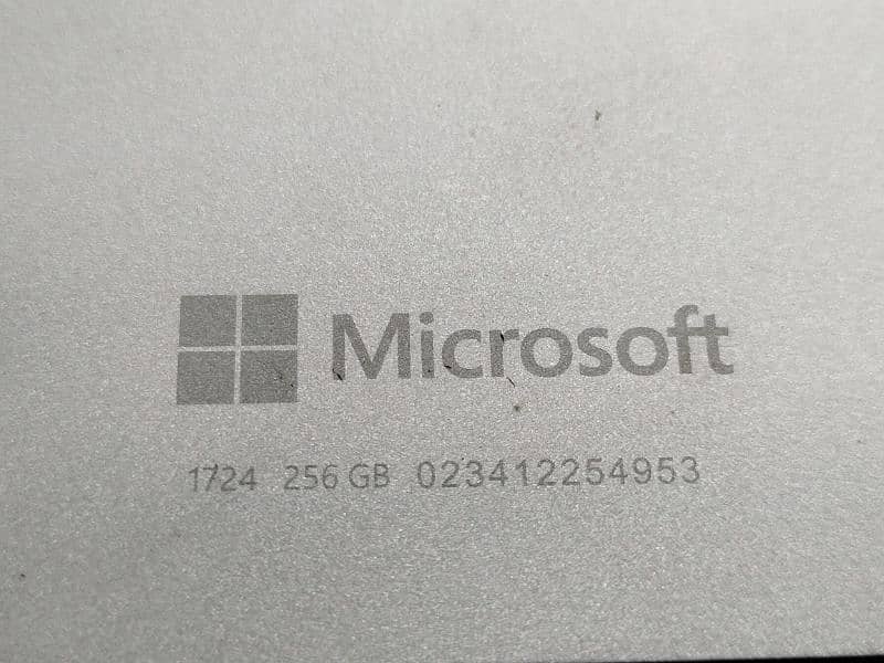 Microsoft Surface Pro 4 i7 6th Generation 8GB SSD Not included 1724 2