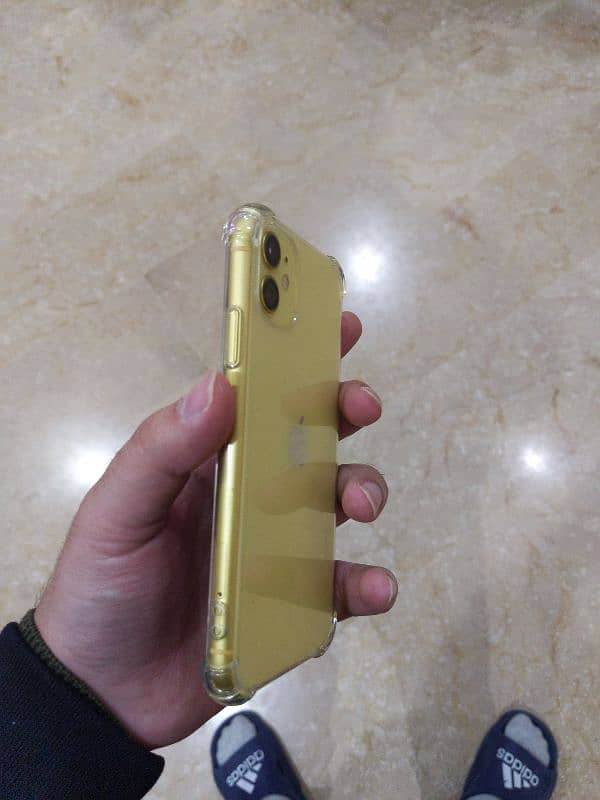 iPhone 11 4/64 GB Yellow color 3