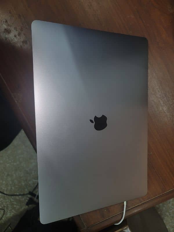 Apple MacBook Pro 2019 - 16 inches (16 Gb/1TB SSD/ 4GB Graphics) 3