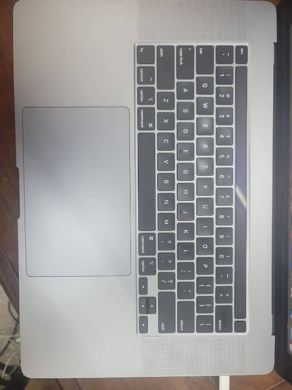 Apple MacBook Pro 2019 - 16 inches (16 Gb/1TB SSD/ 4GB Graphics) 8