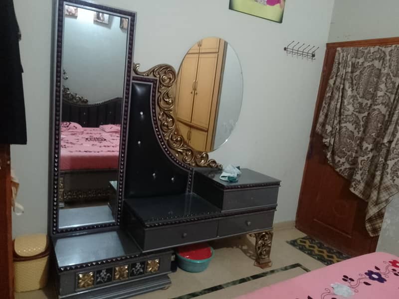 KING SIZE BED AND DRESSING TABLE SET 1