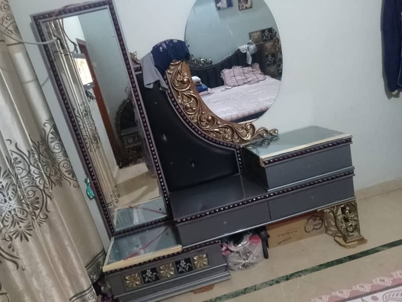 KING SIZE BED AND DRESSING TABLE SET 2