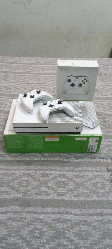 Xbox One S 1 TB 0