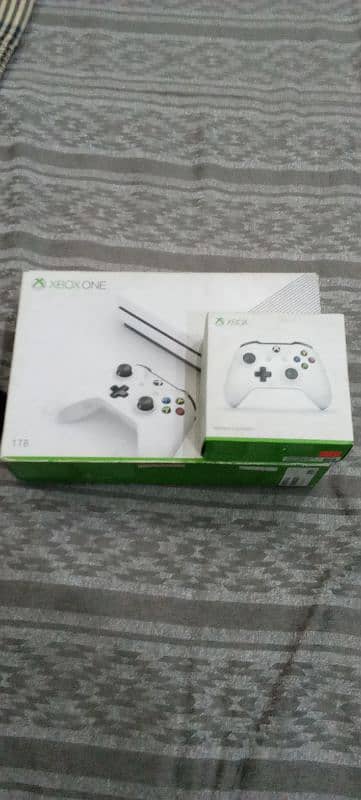 Xbox One S 1 TB 1