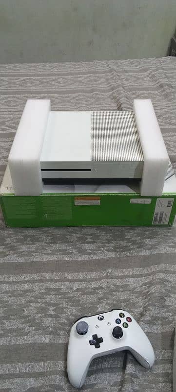 Xbox One S 1 TB 3