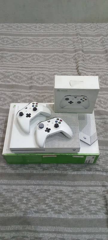 Xbox One S 1 TB 6