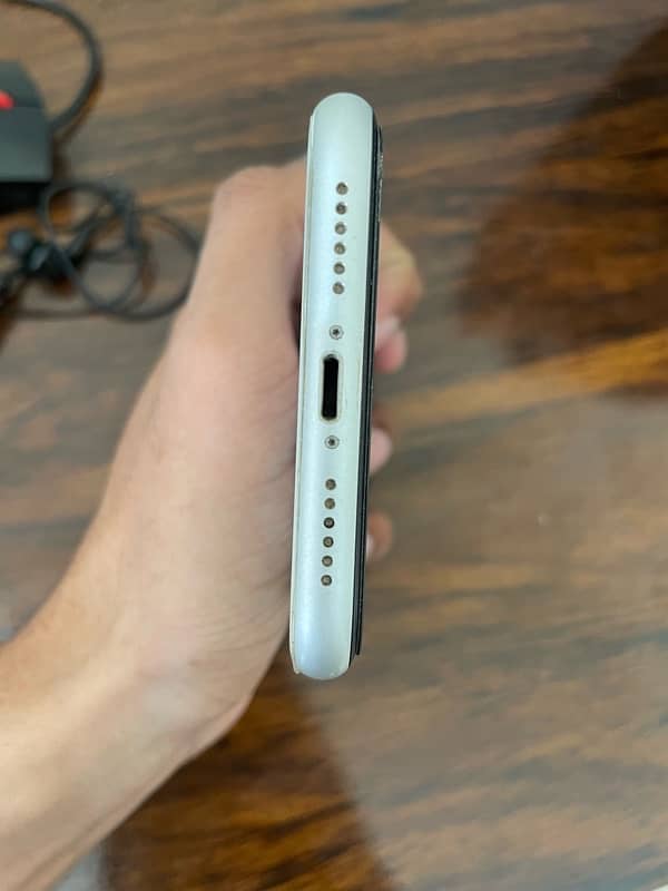 iphone XR 4