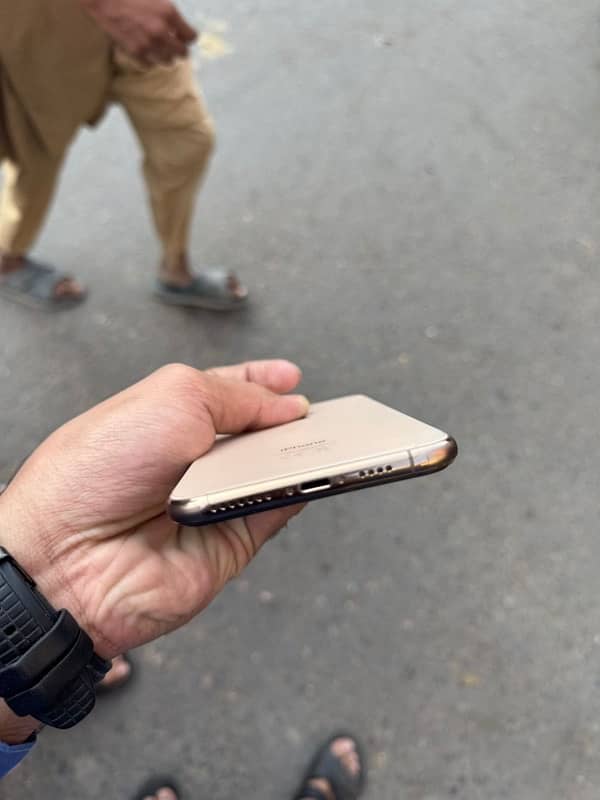 i phone xs max golden color 10 by 10 duel pta approved 0