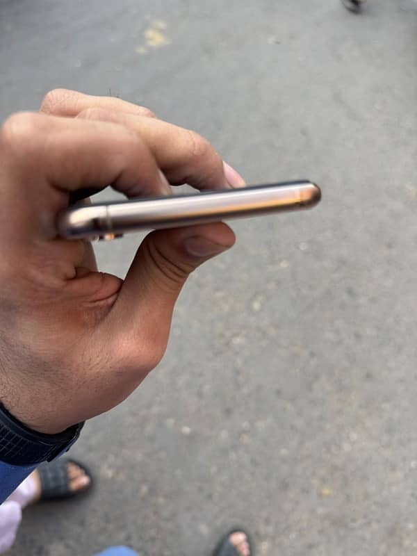 i phone xs max golden color 10 by 10 duel pta approved 1