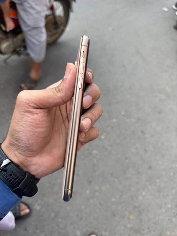 i phone xs max golden color 10 by 10 duel pta approved 3