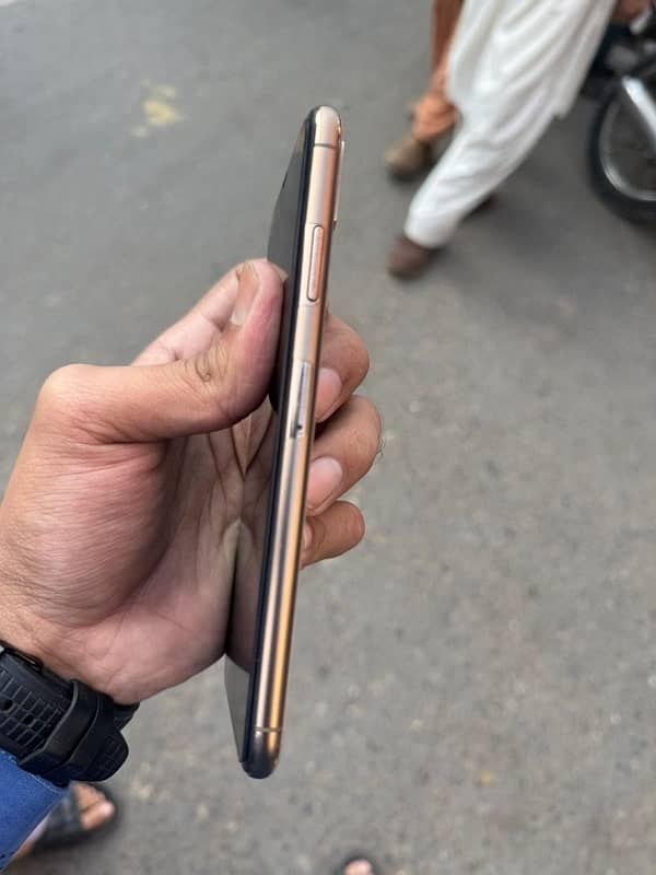 i phone xs max golden color 10 by 10 duel pta approved 4