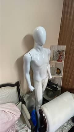 maneqin dummy clothing store statue