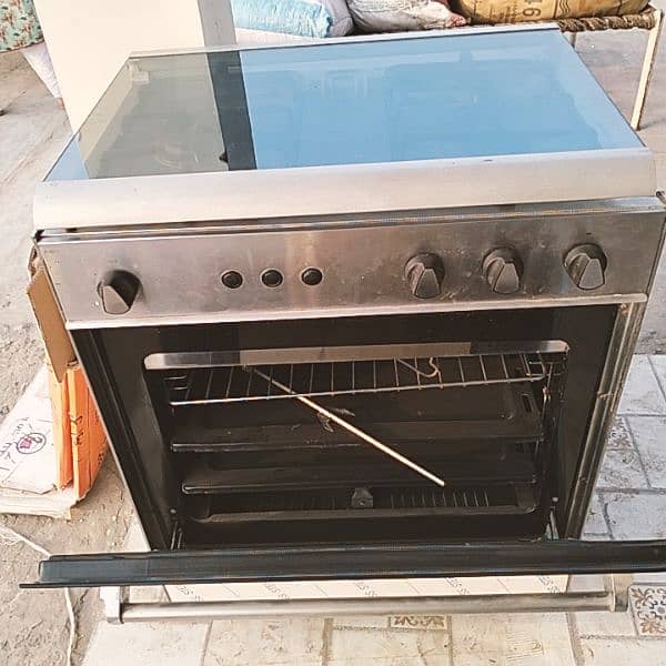 3 in 1  Coking Range with  Oven 8/10 Condition  with Glass Lid 0