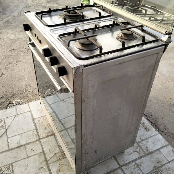 3 in 1  Coking Range with  Oven 8/10 Condition  with Glass Lid 5