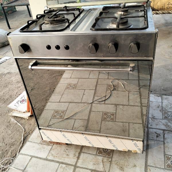 3 in 1  Coking Range with  Oven 8/10 Condition  with Glass Lid 6