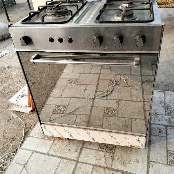 3 in 1  Coking Range with  Oven 8/10 Condition  with Glass Lid 7